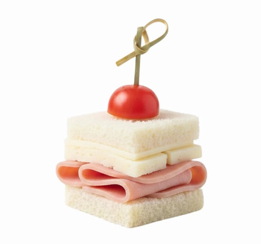 Mini Sándwich Cocktail en Pan de Miga con Queso Gouda y Jamoncillo Artesanal – Caja de 20 unidades